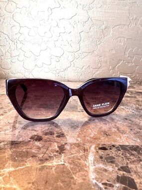 Anne Klein Brown and Gold Cat Eye Sunglasses with Gradient Lenses. NWT